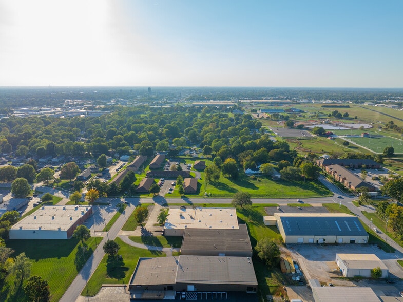 More Photos Of 820 N Cedarbrook Ave, Springfield Industrial For Sale