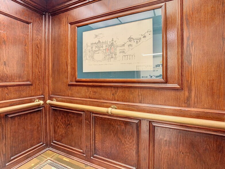 More Photos Of 707 N Franklin St, Tampa Office For Sale