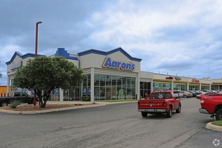 More Photos Of 3655 Fredericksburg Rd, San Antonio Unknown For Lease