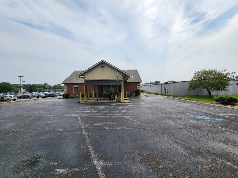 More Photos Of 1475 Campbell Ln, Bowling Green Office For Sale