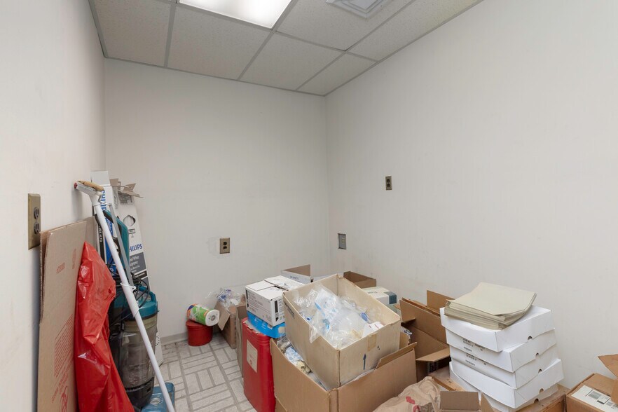 More Photos Of 253 Garth Rd, Scarsdale Medical For Sale