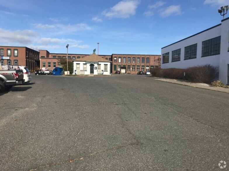 More Photos Of 21 Wilbraham St, Palmer Warehouse For Lease