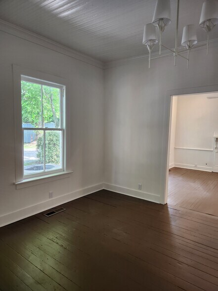 More Photos Of 206-208 W Richardson Ave, Summerville Freestanding For Lease