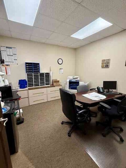 More Photos Of 253 Three Springs Dr, Weirton Flex For Lease