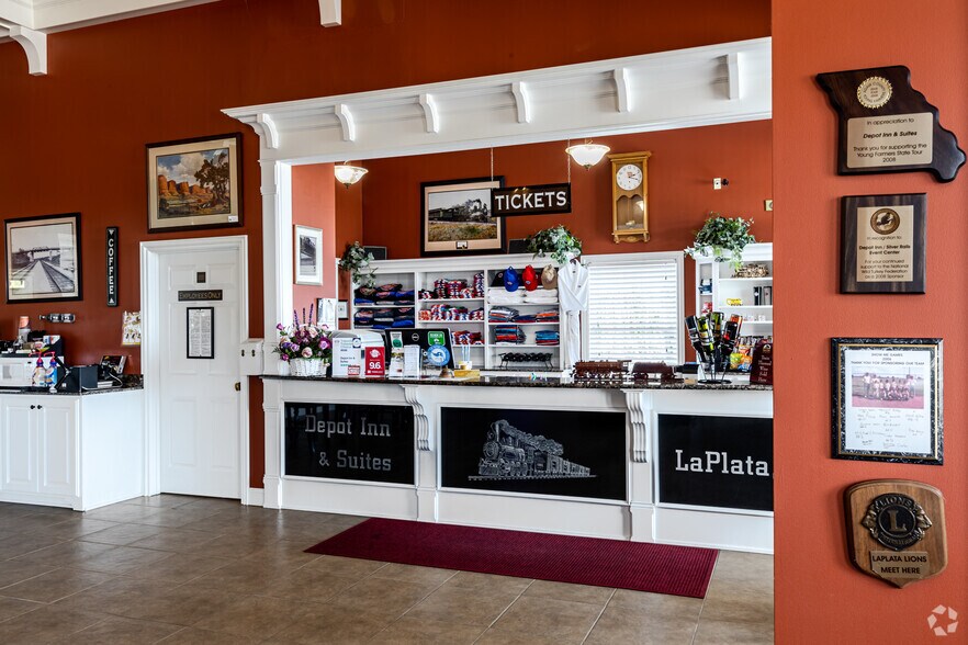 More Photos Of 1245 N Brown St, La Plata Hotel For Sale