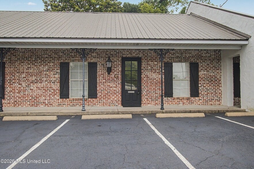 More Photos Of 3506 Washington Ave, Gulfport Office For Lease