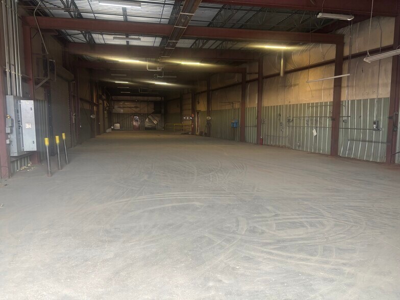 More Photos Of 126 Spruce St, Rutland Warehouse For Lease