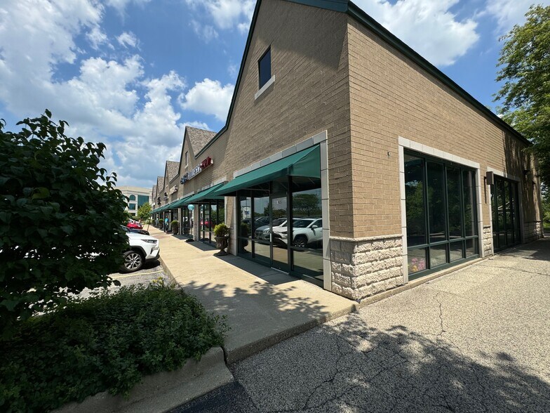 More Photos Of 366-380 Bank Dr, Mchenry Restaurant For Lease