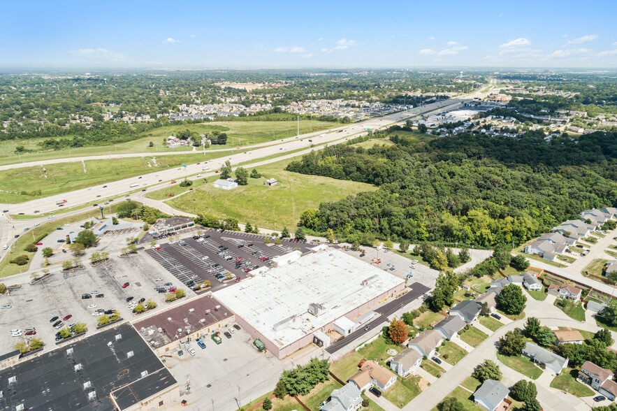 More Photos Of 60 Harvester Sq, Saint Charles Supermarket For Sale