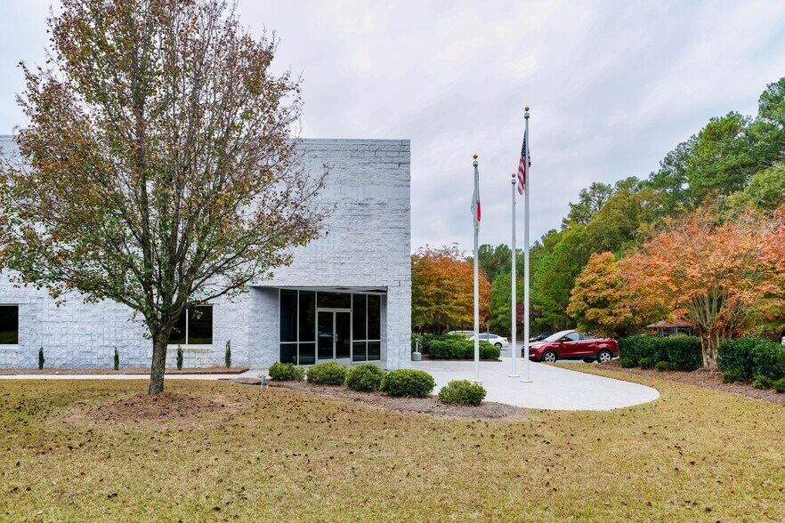 More Photos Of 5100 Rex McLeod Dr, Sanford Manufacturing For Sale