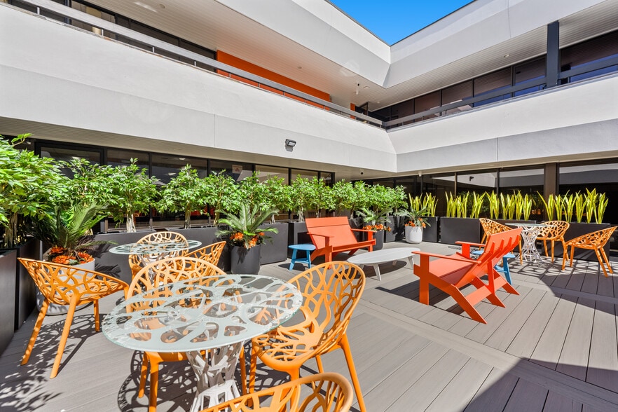 More Photos Of 2650 Camino del Rio N, San Diego Office For Lease