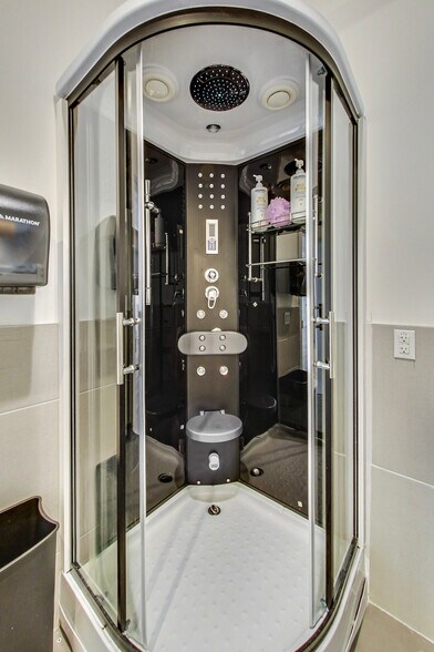 More Photos Of 960 Folsom St, San Francisco Storefront Retail Office For Lease