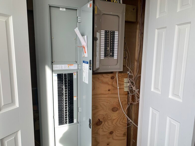 More Photos Of 2347 Silvernail Rd, Pewaukee General Retail For Lease