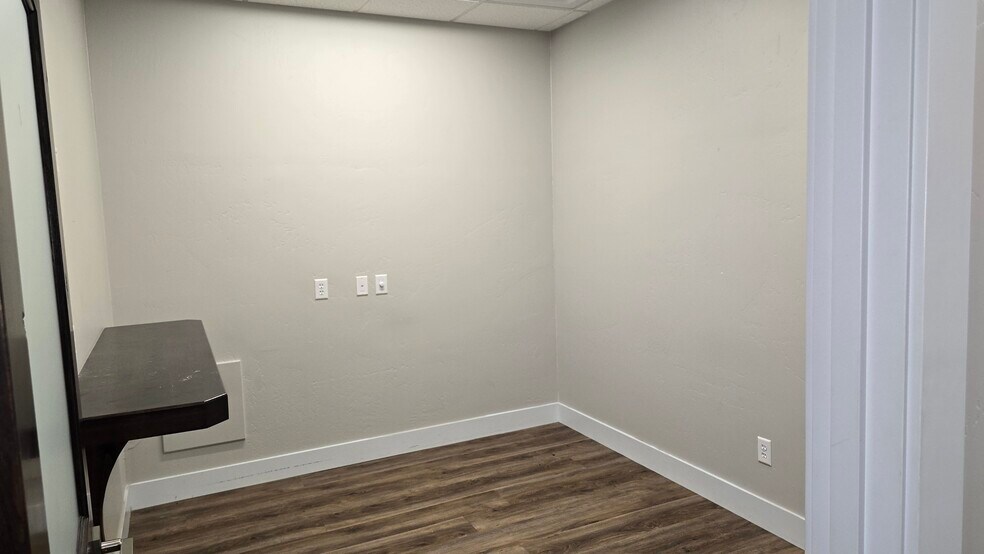 More Photos Of 2573 Campus Dr, Klamath Falls General Retail For Lease