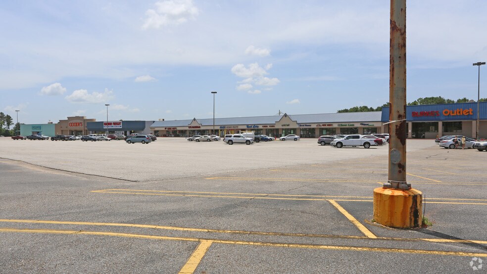 More Photos Of 1235-1267 Highway 231 S, Troy Storefront For Lease