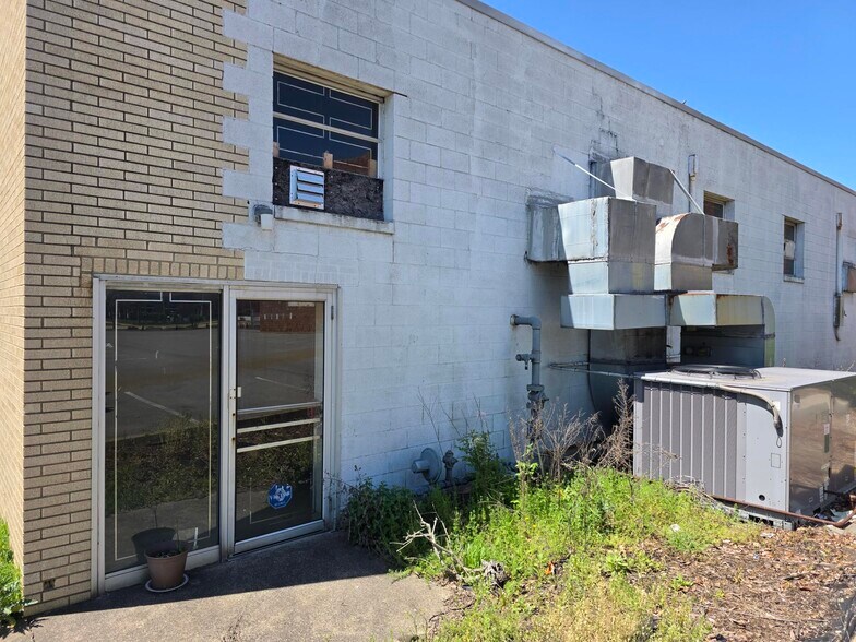 More Photos Of 750 Trumbull Dr, Pittsburgh Warehouse For Lease