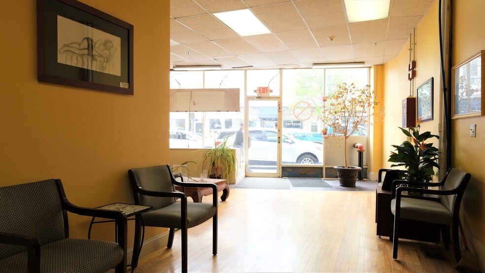 More Photos Of 442-450 Main St, Warren Storefront Retail Office For Lease