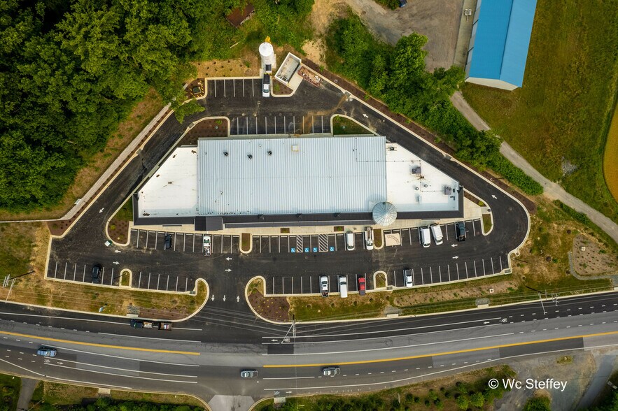 More Photos Of 5078 Solomons Island Rd, Lothian Storefront Retail Office For Lease