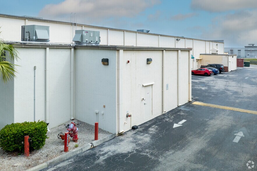 More Photos Of 9299 College Pky, Fort Myers Office For Lease
