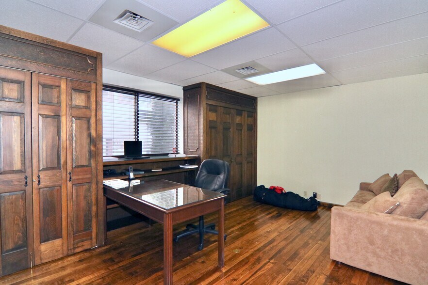 More Photos Of 1500-1516 Bedford St, Stamford Office For Sale