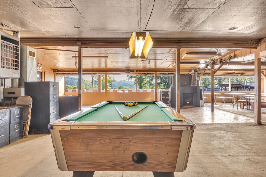 More Photos Of 1020 Sharon Rd, Beaver Restaurant For Sale