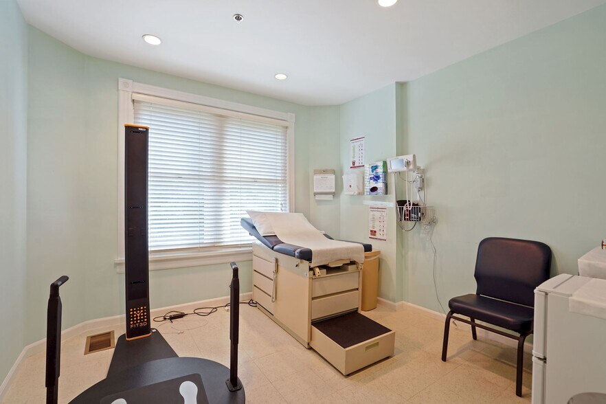 More Photos Of 1011 New Hampshire Ave NW, Washington Office For Sale