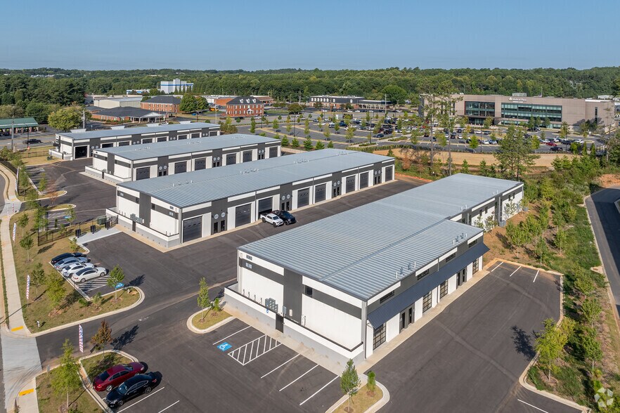 More Photos Of 4365 South Lee St, Buford Showroom For Lease