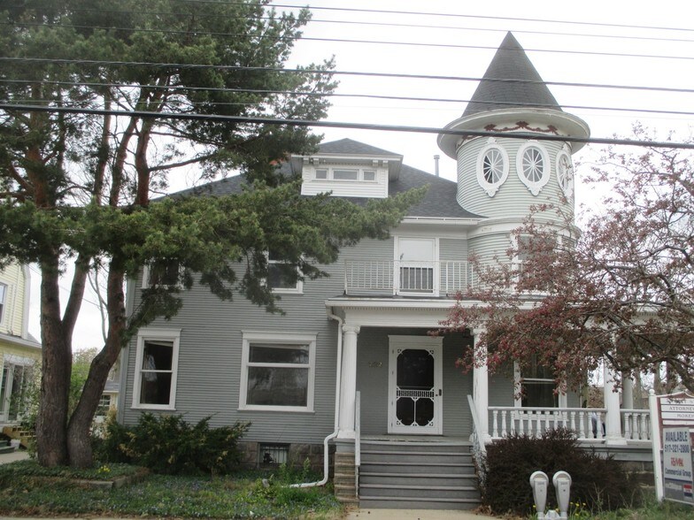 More Photos Of 222 W Genesee St, Lansing Office For Sale