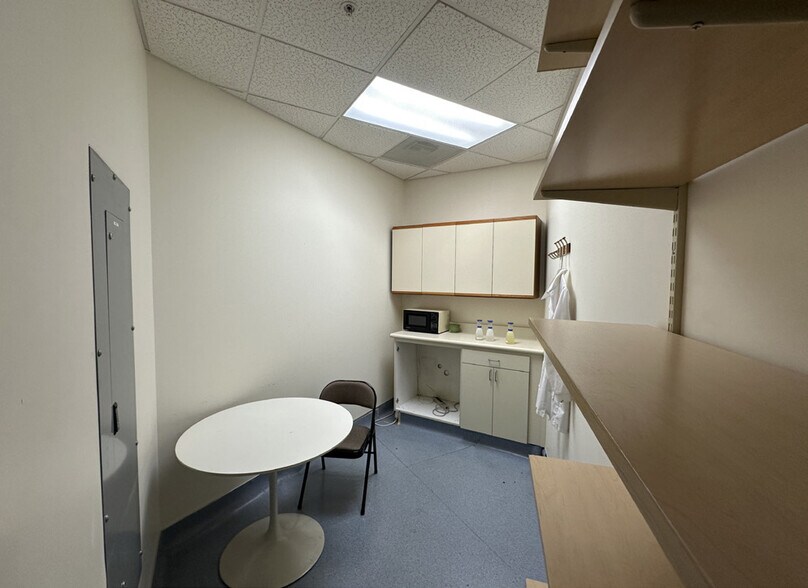 More Photos Of 995-999 E Stanley St, Livermore Medical For Sale