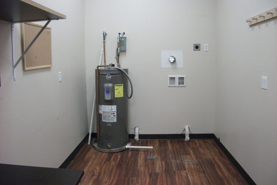 More Photos Of 3095 Talon Dr, Casper Storefront For Lease