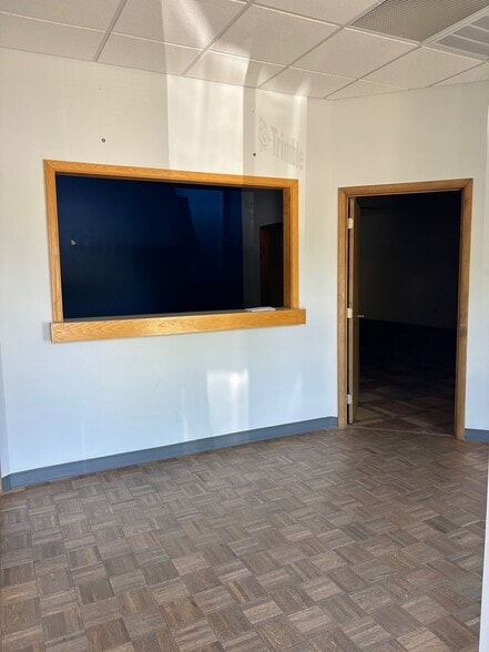More Photos Of 10427 Cogdill Rd, Knoxville Light Distribution For Lease