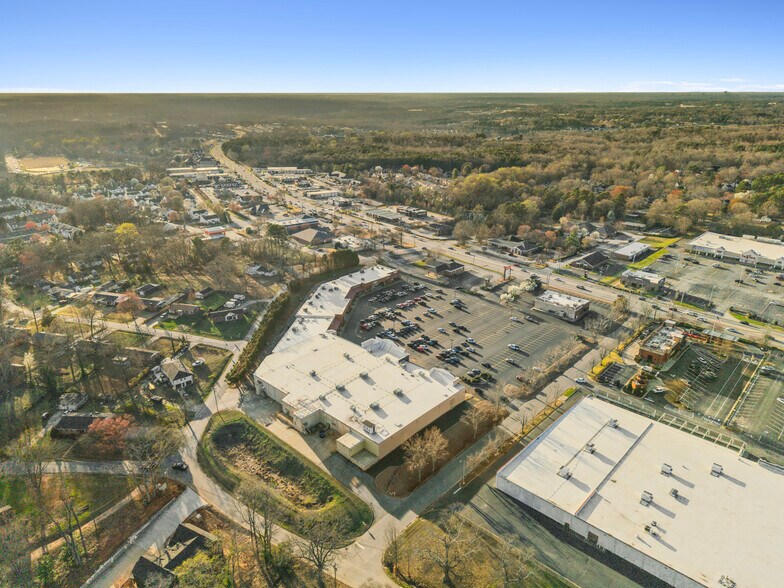 More Photos Of 201-273 W Butler Rd, Mauldin General Retail For Lease