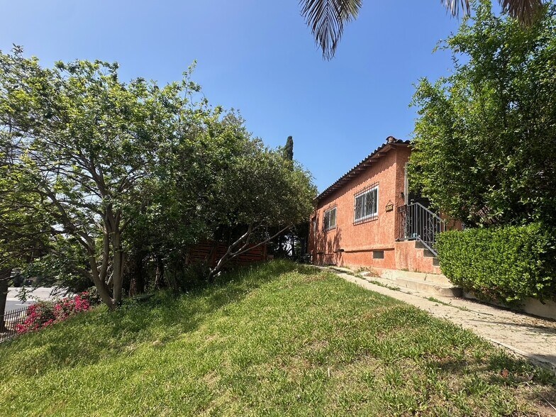 More Photos Of 3939 W 28th St, Los Angeles Multifamily For Sale