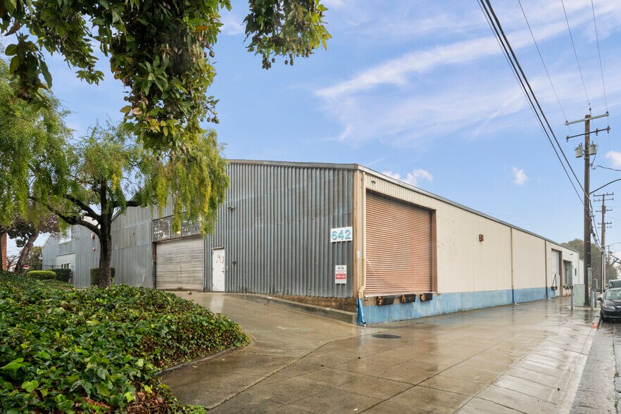 More Photos Of 642 Quarry Rd, San Carlos Warehouse For Lease