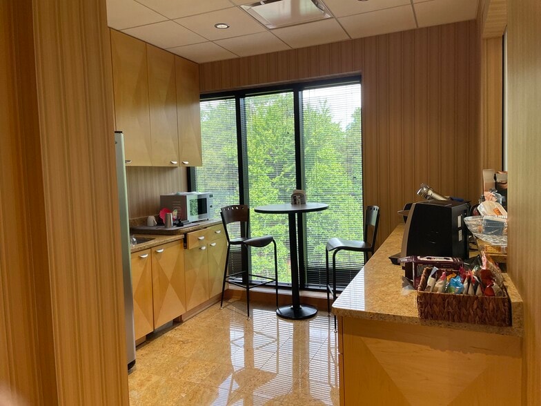 More Photos Of 6495 Shiloh Rd, Alpharetta Office For Sale