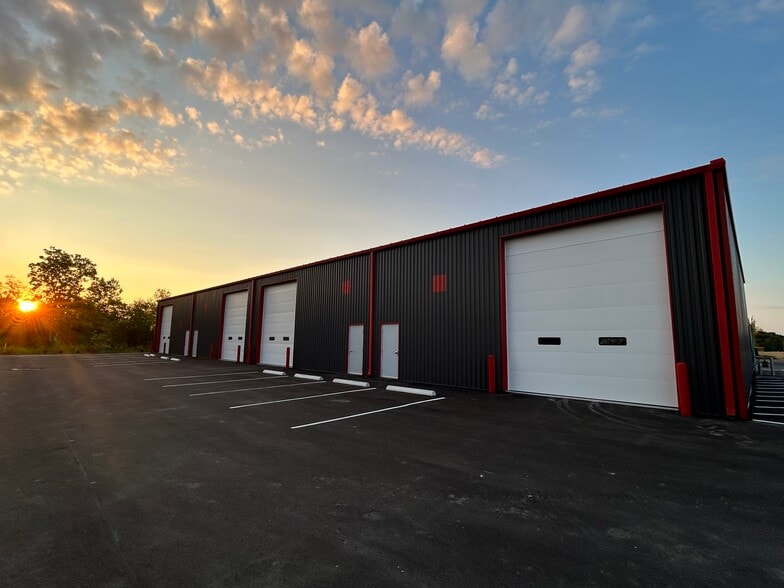 More Photos Of 4402 Weaver Ct N, Hilliard Unknown For Lease