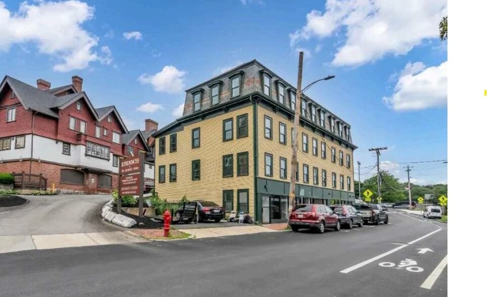 More Photos Of 2 Charles St, Methuen Freestanding For Lease