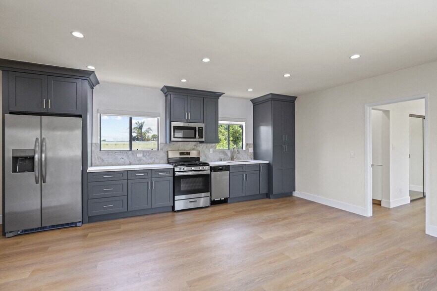 More Photos Of 2001 Penmar Ave, Venice Apartments For Sale