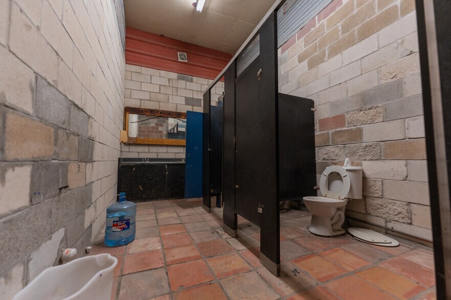 More Photos Of 800 Cincinnati Ave, San Antonio Freestanding For Sale