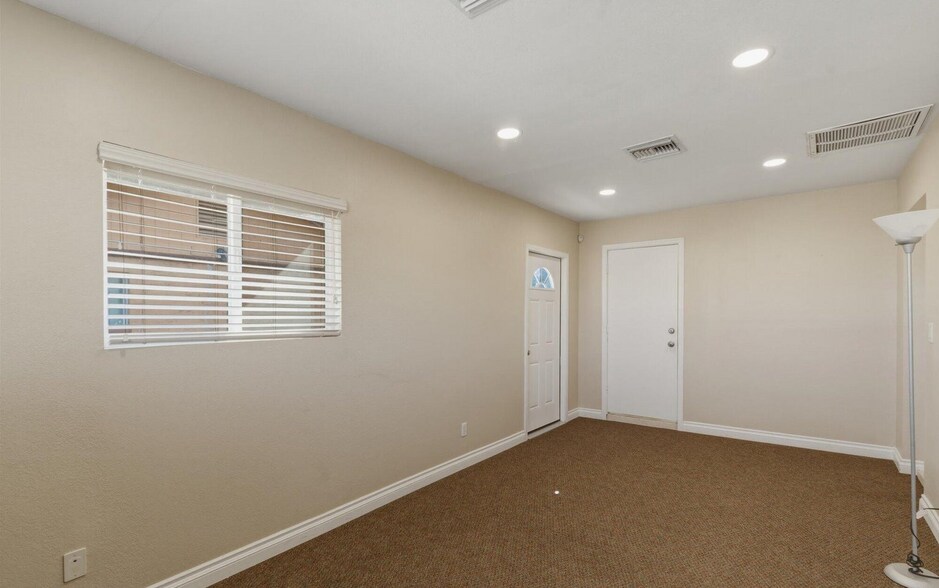 More Photos Of 3307 E Thunderbird Rd, Phoenix Office For Sale