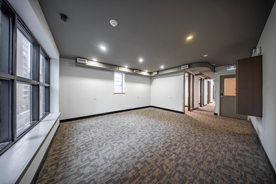 More Photos Of 31 Elm St, Toronto Storefront Retail Office For Sale