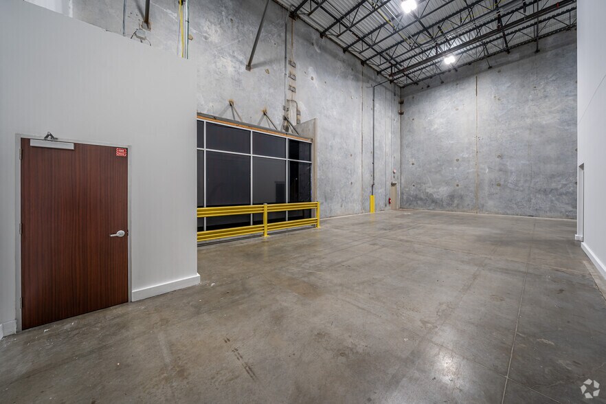 More Photos Of 7301-7401 Security Way, Houston Unknown For Lease