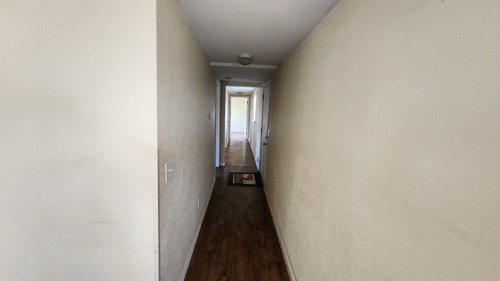 More Photos Of 200 E Olive St, Holliday Freestanding For Lease