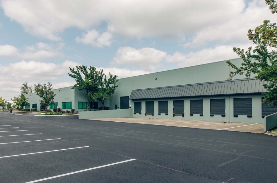 More Photos Of 10235-10255 SW Spokane Ct, Tualatin Manufacturing For Lease