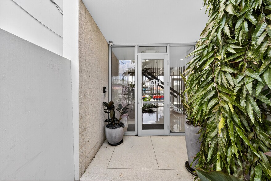 More Photos Of 7630 Biscayne Blvd, Miami Office For Lease