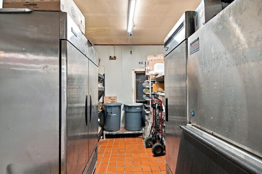More Photos Of 6322 Rivers Ave, Charleston Restaurant For Lease