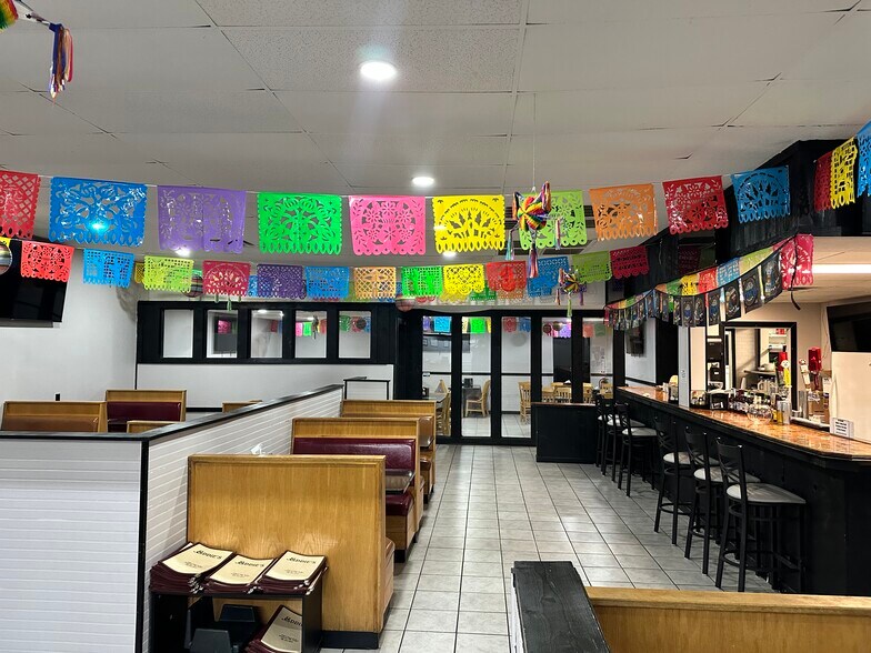 More Photos Of 308 S Hayes Ave, Wagoner Restaurant For Lease