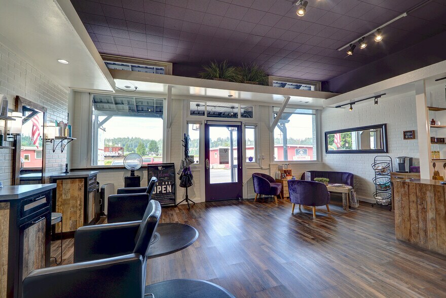 More Photos Of 1415 Pioneer Hwy, Silvana General Retail For Sale