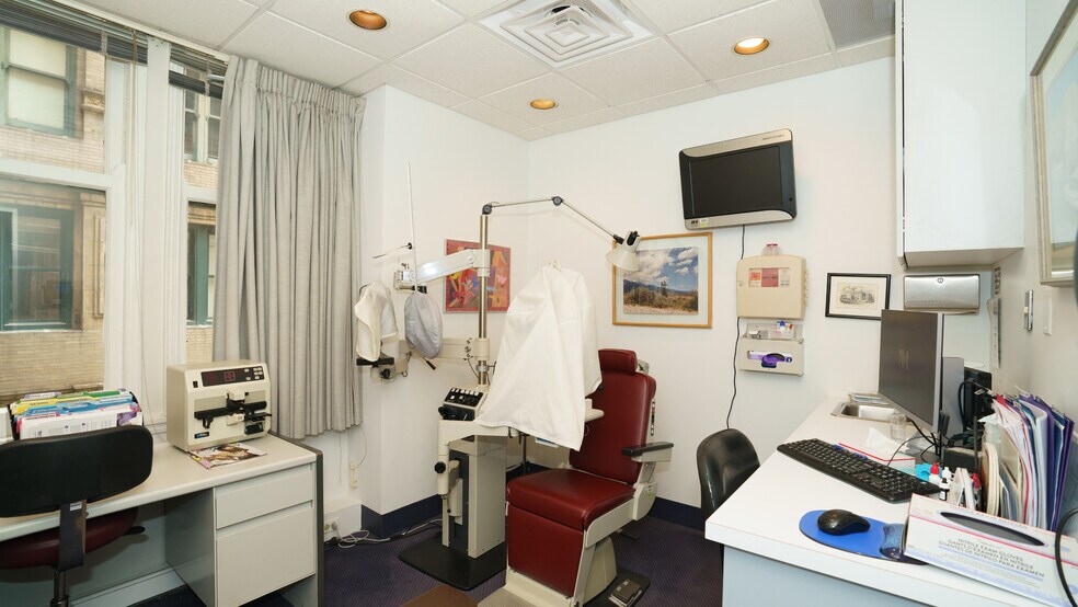 More Photos Of 111 N Wabash Ave, Chicago Medical For Lease