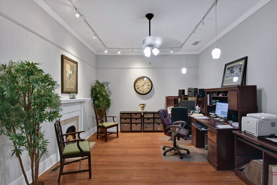 More Photos Of 1607 Norwich St, Brunswick Flex For Sale